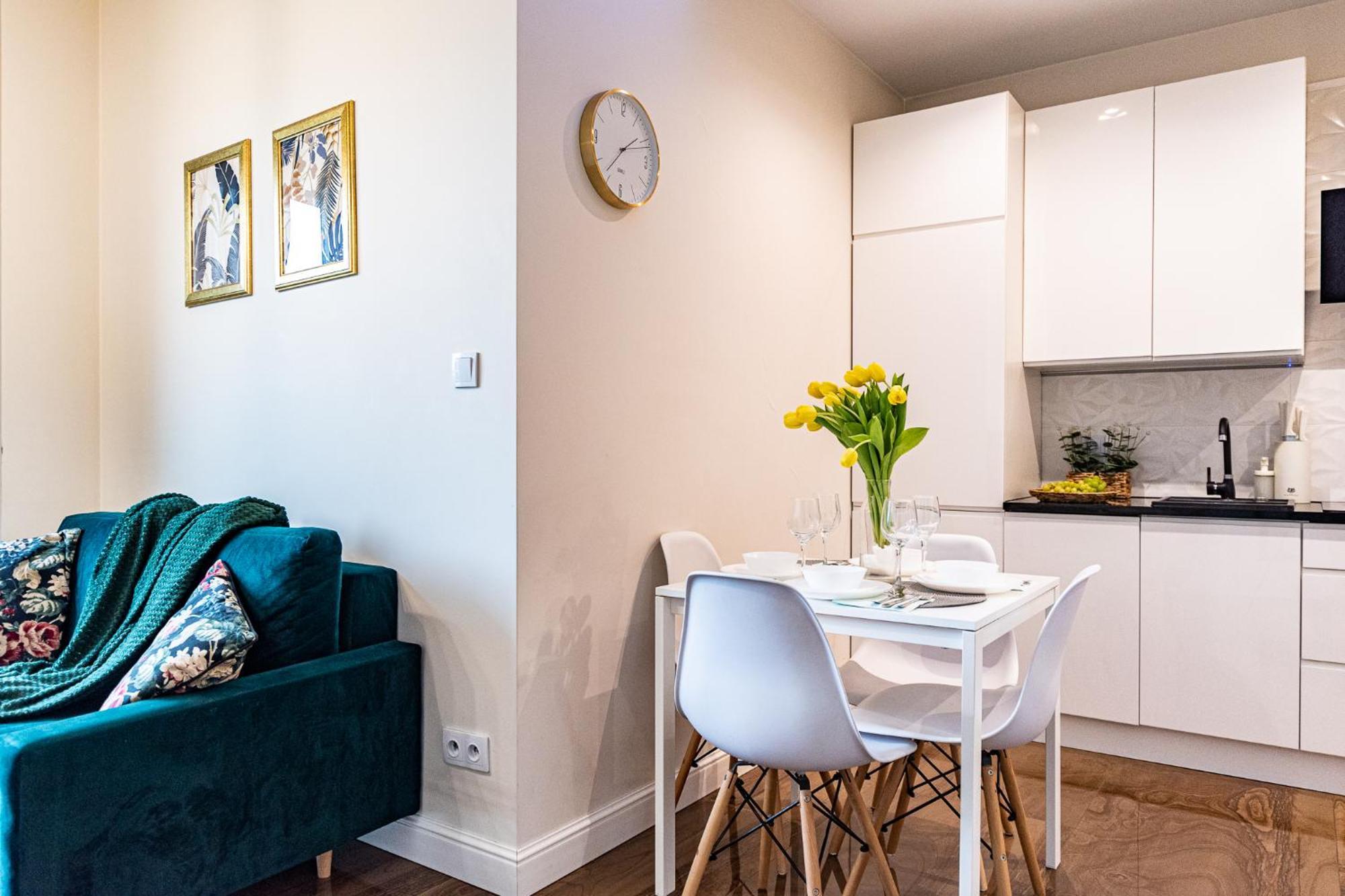 Active Gold Apartment